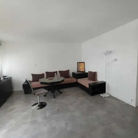 Deux Pas A La Defense Homestay Nanterre