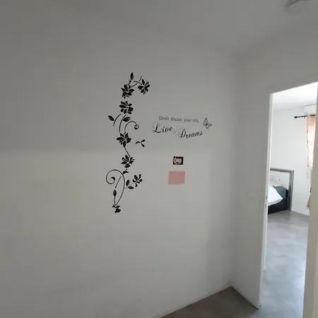 Homestay Deux Pas A La Defense *