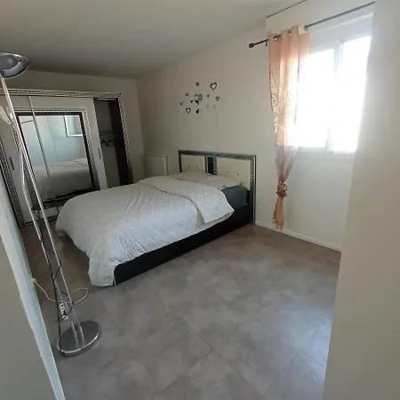 Deux Pas A La Defense Homestay