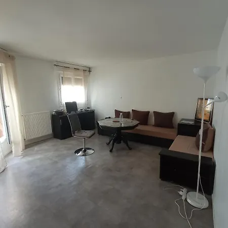 Homestay Deux Pas A La Defense