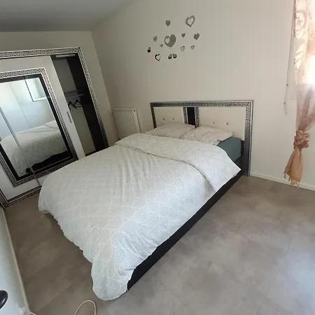 Deux Pas A La Defense Homestay Nanterre