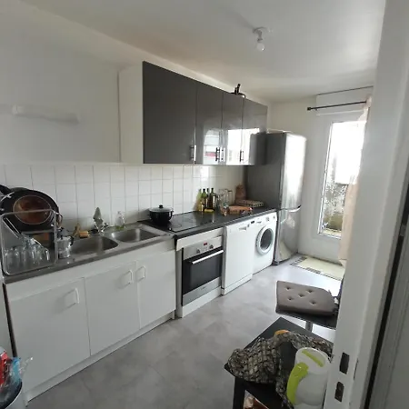 Homestay Deux Pas A La Defense Nanterre